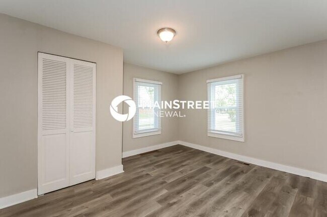 Building Photo - 4 Bedroom Pet-Friendly Home in CRYSTAL CITY, MO with Main Street Renewal