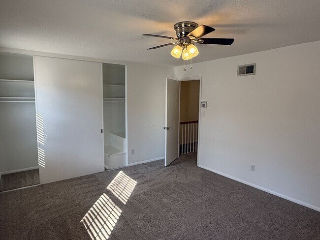 Building Photo - 4605 Hedgemore Dr