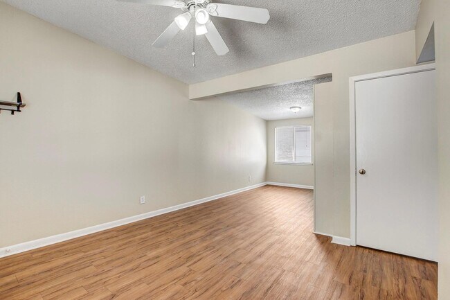 Building Photo - 2408 Longview St