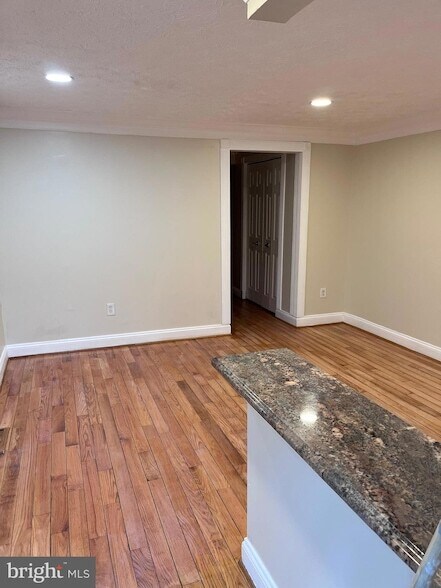 Building Photo - 1042 Vine St