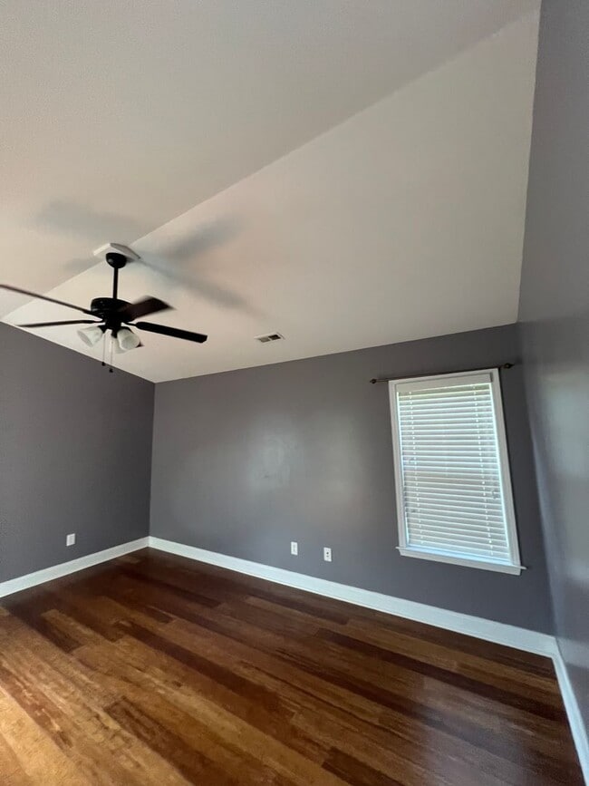 Building Photo - Upscale 3 to 4 BR home in The Willows at Leland. Two car garage, community pool!