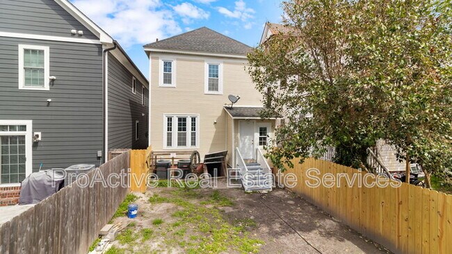 Building Photo - 417 W 30th St