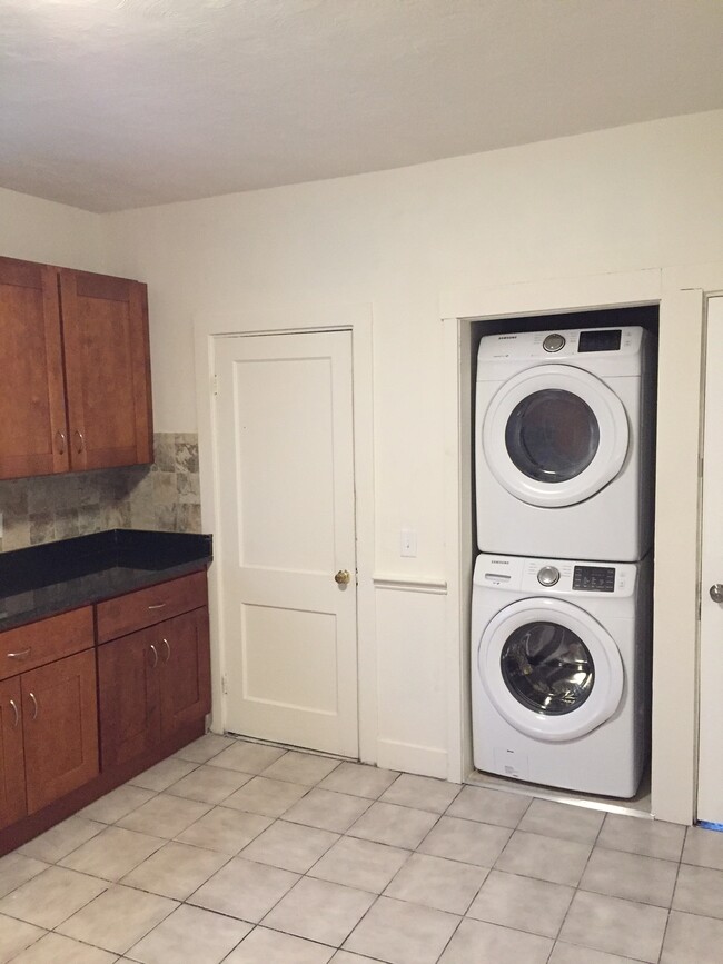 Building Photo - 17 Stratton Ter