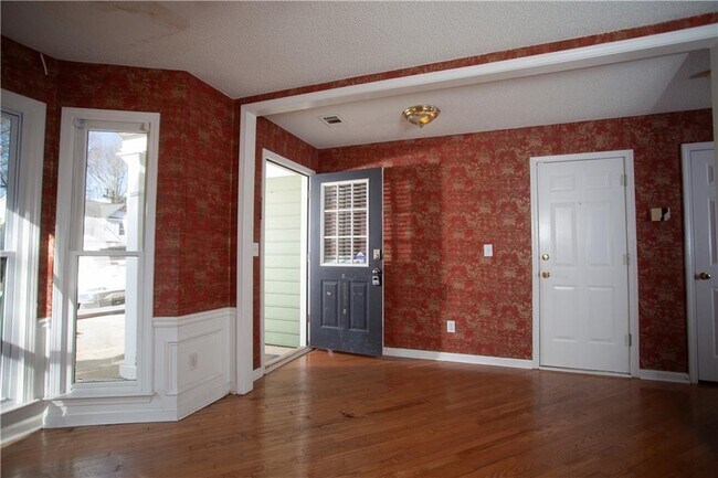 Building Photo - 2825 Binghampton Ln