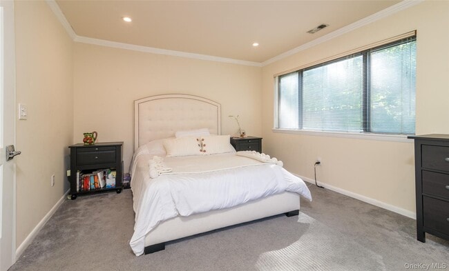 Building Photo - 327 N Greeley Ave