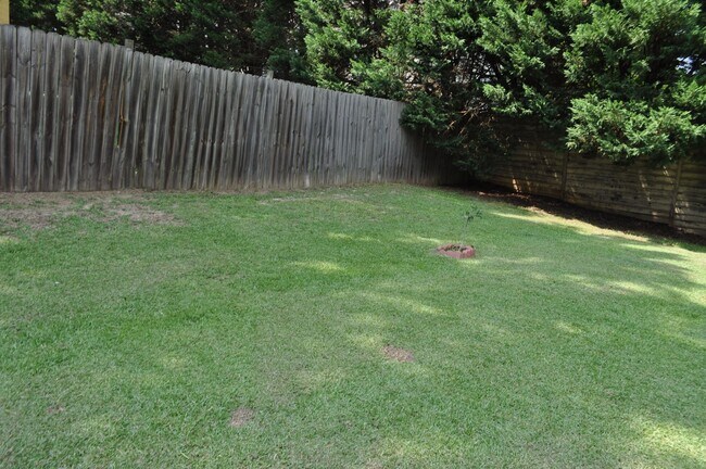 Building Photo - For Rent - 3 bedroom Close to Ft Bragg