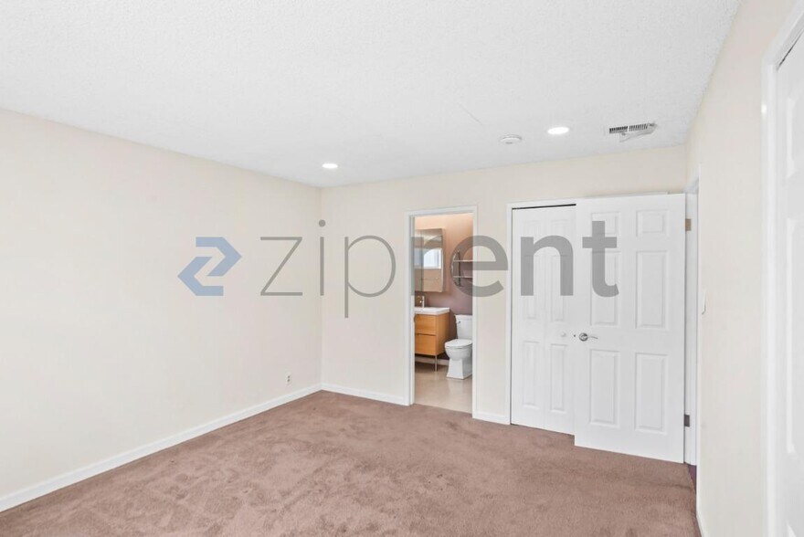 Building Photo - Unit