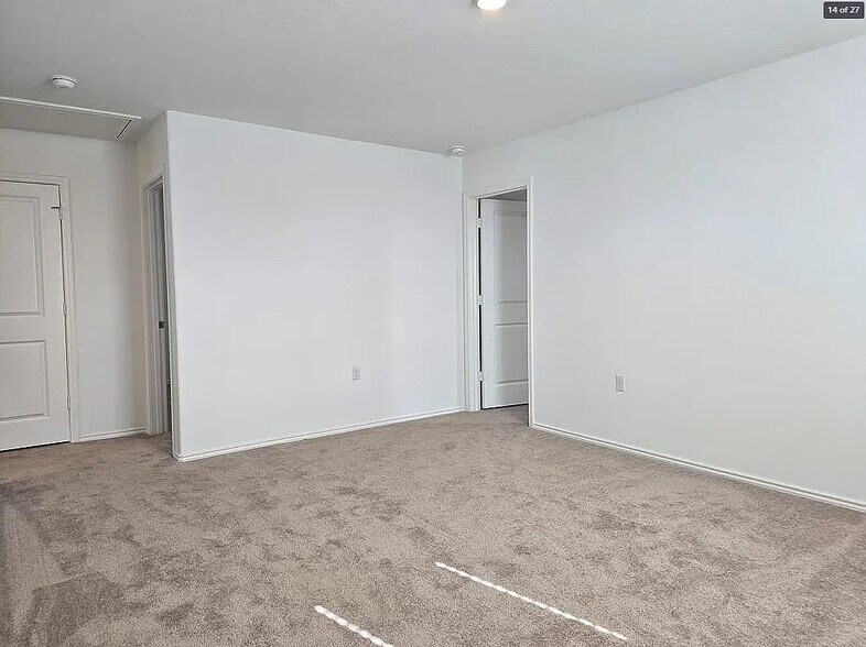 Building Photo - Room in House on Willkomen Way