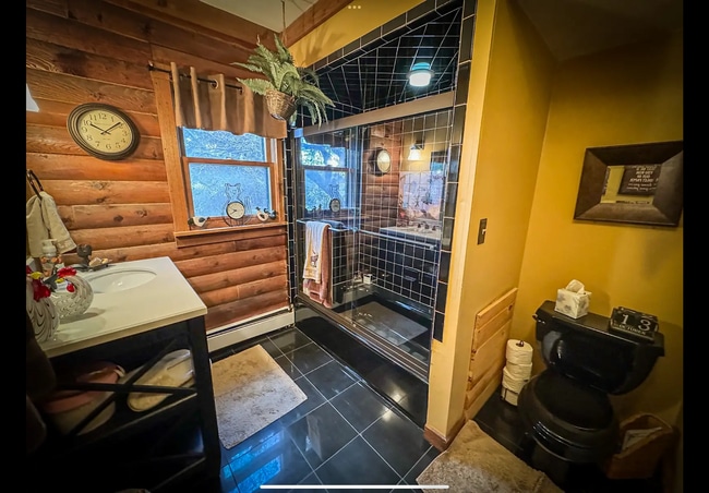 Building Photo - 27 Ann St