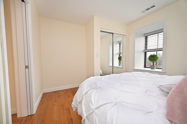 Building Photo - 358-358 Main St