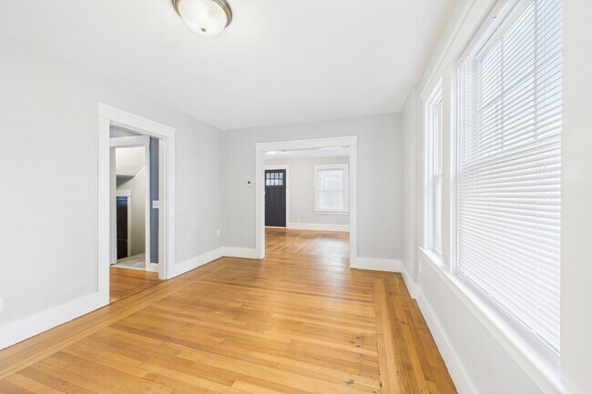 Building Photo - 263 Narragansett St