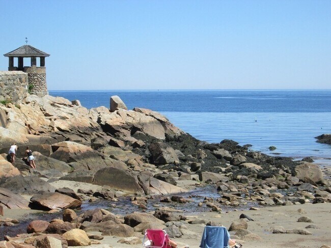 Building Photo - 25 1/2 King St