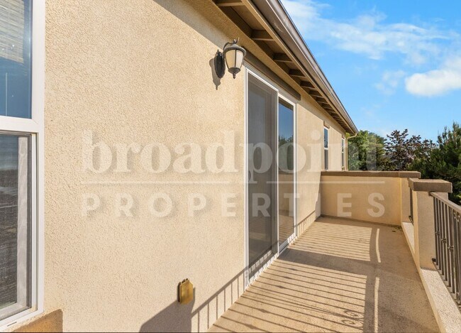Building Photo - 1672 N Las Flores Dr