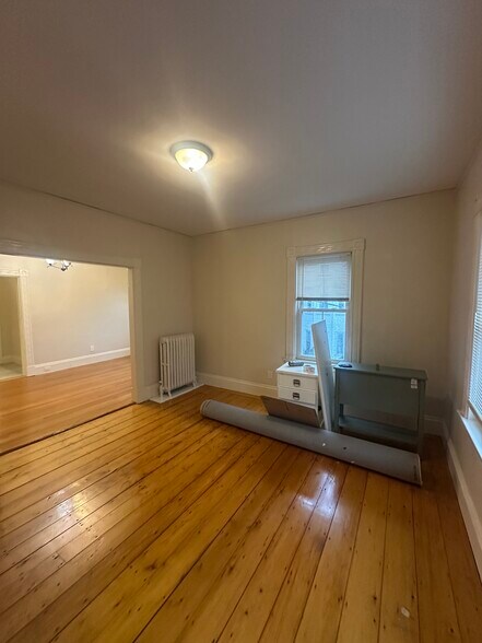 Building Photo - 93 Hobart St