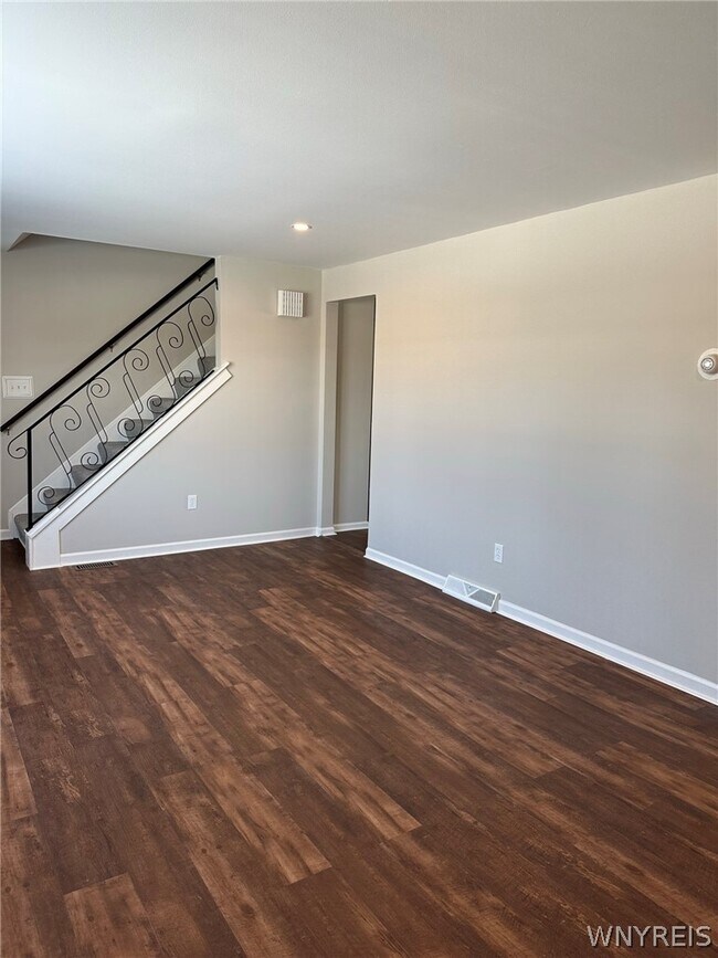 Building Photo - 263 Kaymar Dr