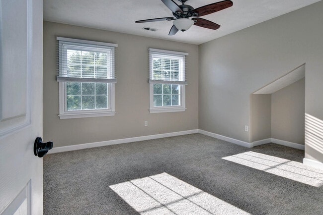 Building Photo - 128 Rockmor Ln