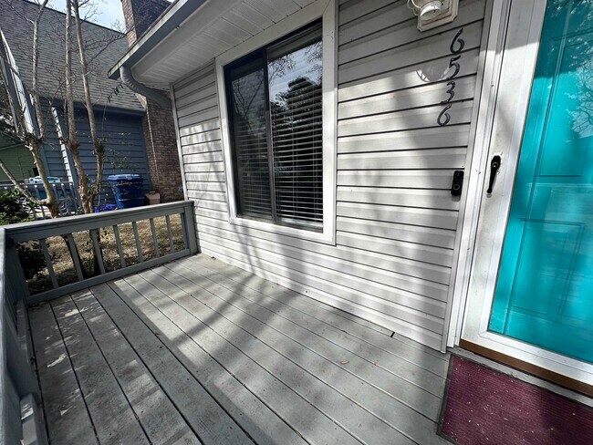 Building Photo - 6536 Valene Ct