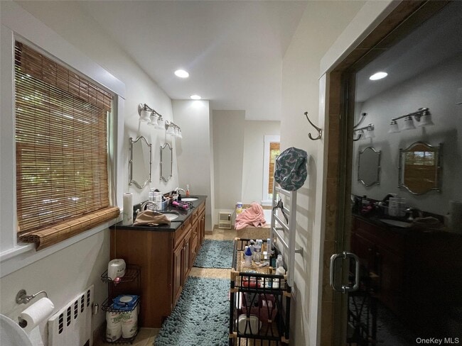 Building Photo - 38 Gedney Park Dr