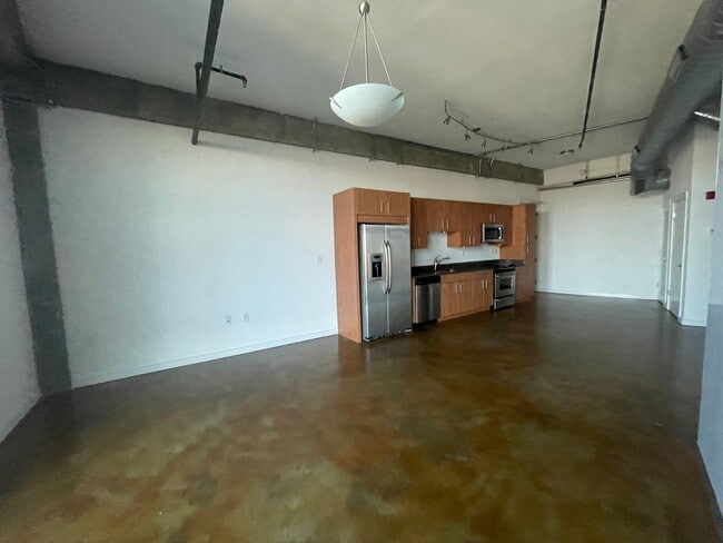 Building Photo - 415 St Pauls Blvd