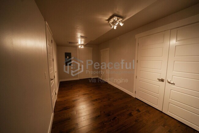 Building Photo - 1867 S Prairie Pond Rd