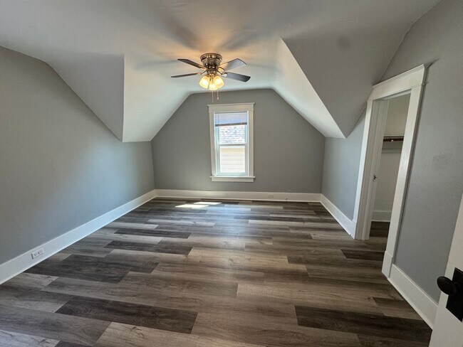 Building Photo - Updated 3 Bedroom Home in Moline