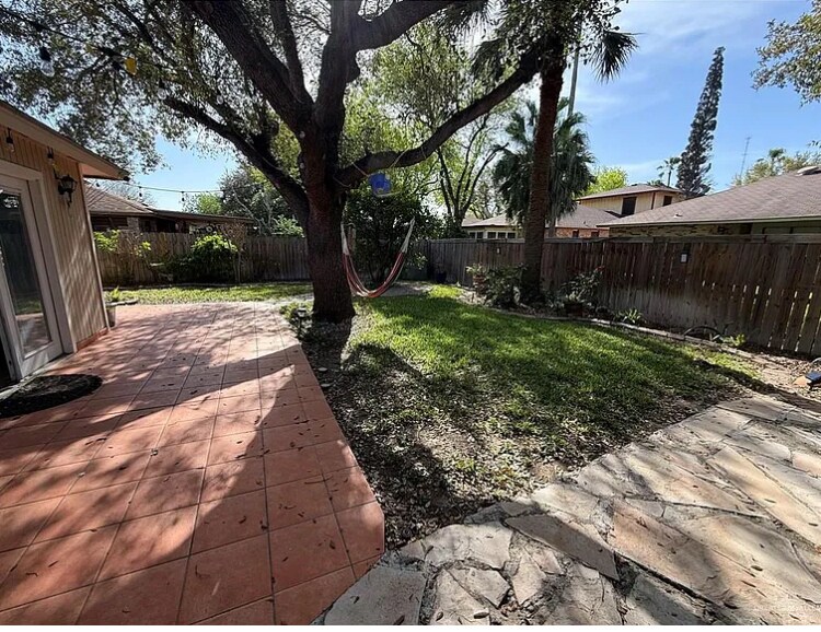 Building Photo - 137 Mynah Ave