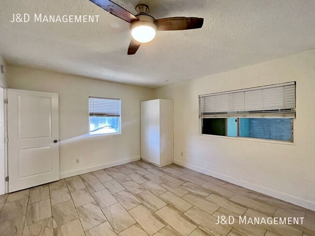 Building Photo - MARCH MOVE_IN Special!!Cozy Apartment in A...