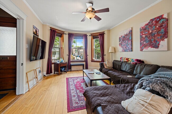 Building Photo - 3614 N Hoyne Ave