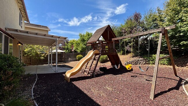Building Photo - 12011 Country Garden Dr