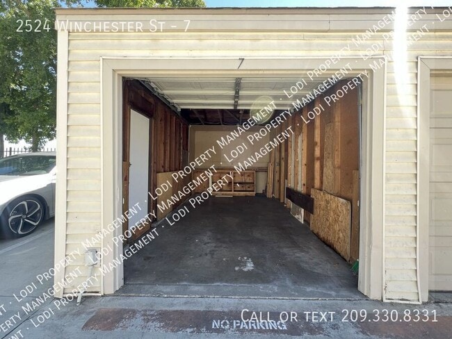 Building Photo - 2524 Winchester Dr