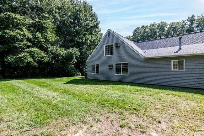 Building Photo - 43 Riverdell Dr