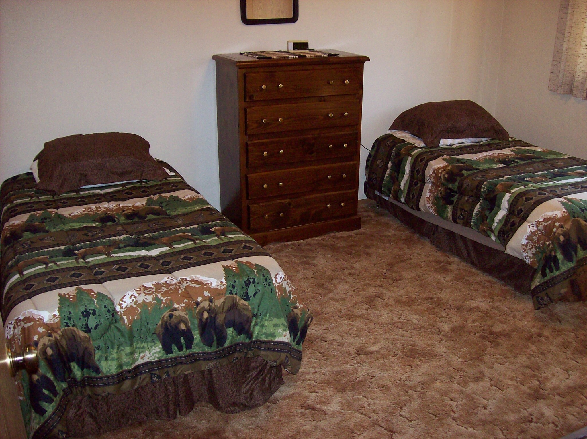 TWIN BEDROOM - 33820 Polar St