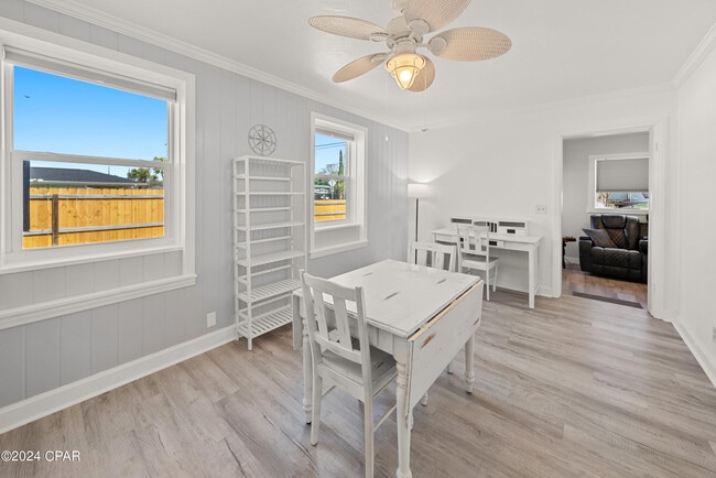 Building Photo - 412 Lantana St