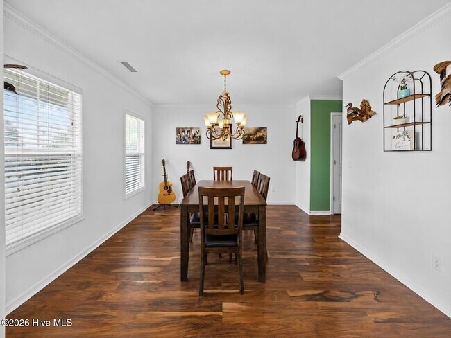 Building Photo - 553 Montego Ct