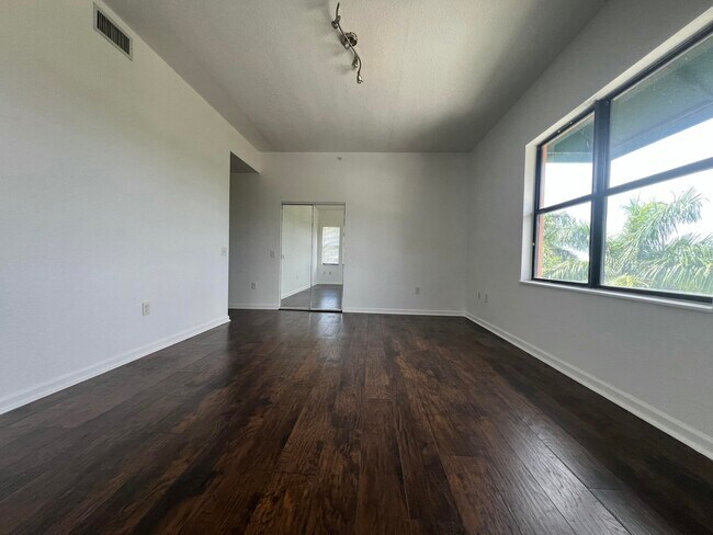 Building Photo - 1610 Presidential Way