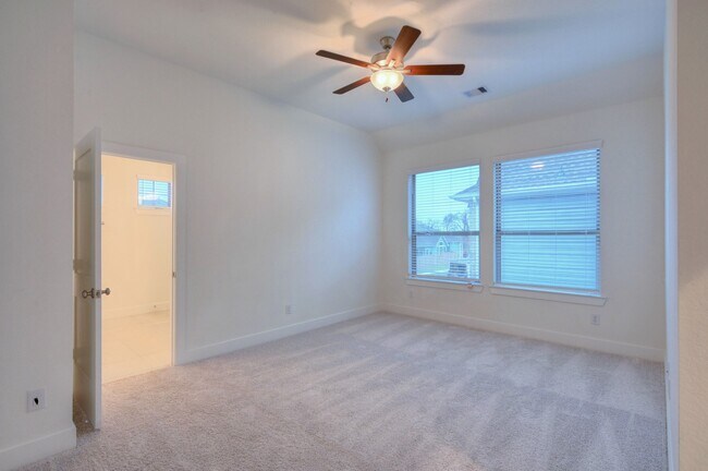 Building Photo - 1535 Crystal Stream Dr