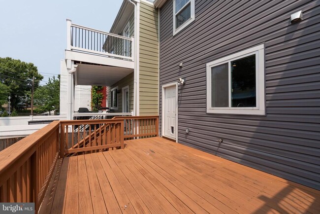 Building Photo - 1110 Orren St NE