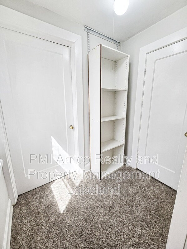 Building Photo - 115 8th St SE