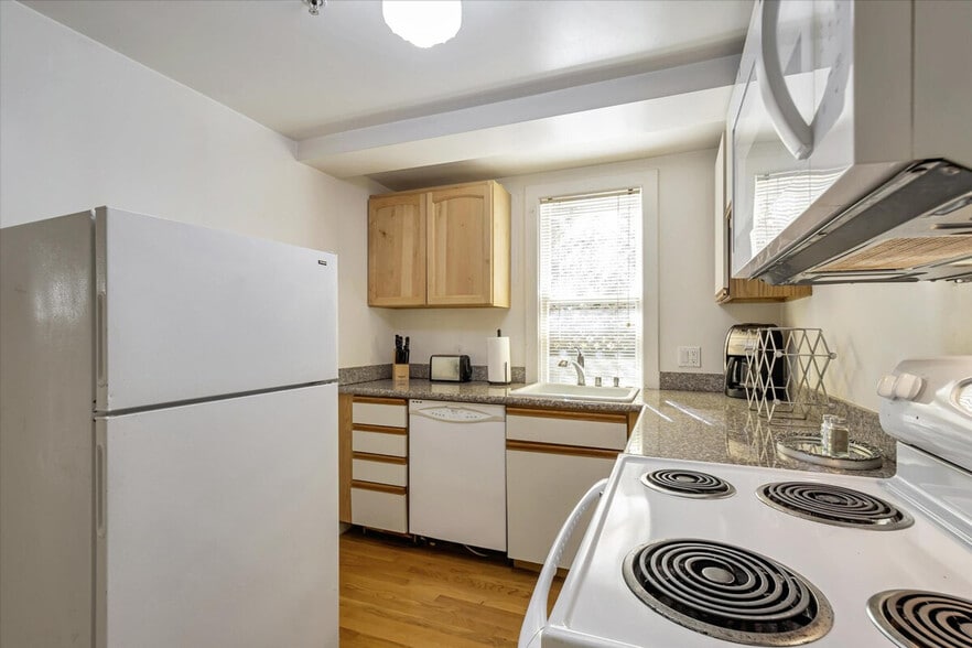 Building Photo - 2070 Pacific Ave