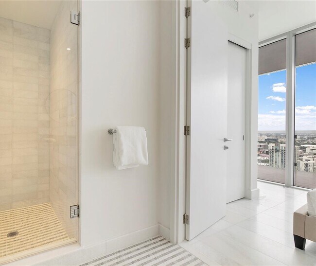 Building Photo - 777 NE 26th Ter