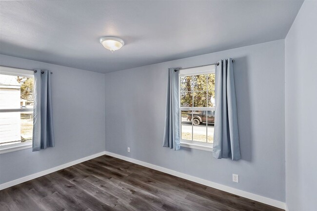 Building Photo - 2 Bedroom 1 Bath Home in North Spokane