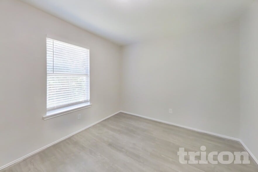 Building Photo - 12402 Grossmount Dr