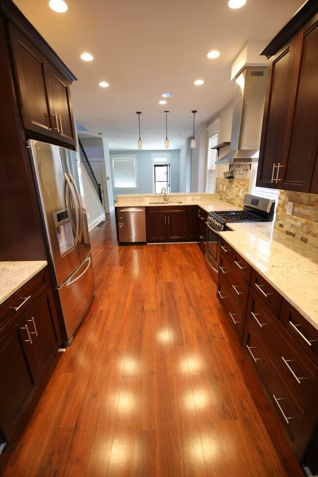 Building Photo - 310 E Beck St