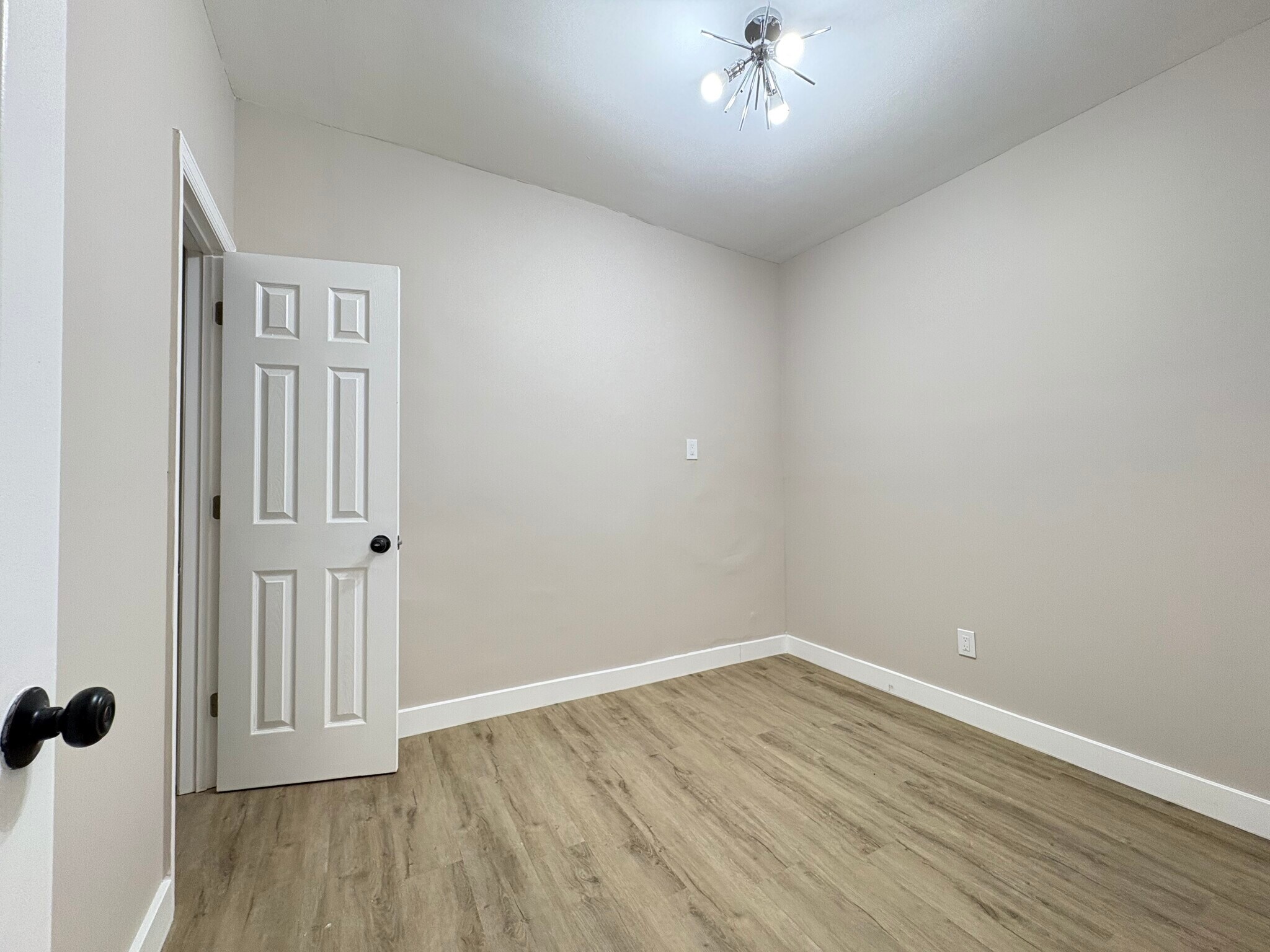 Building Photo - 6 Jordan Ave