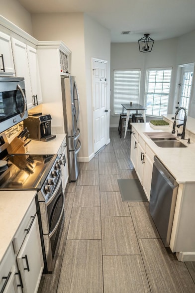 Building Photo - 13033 Royal Fern Dr