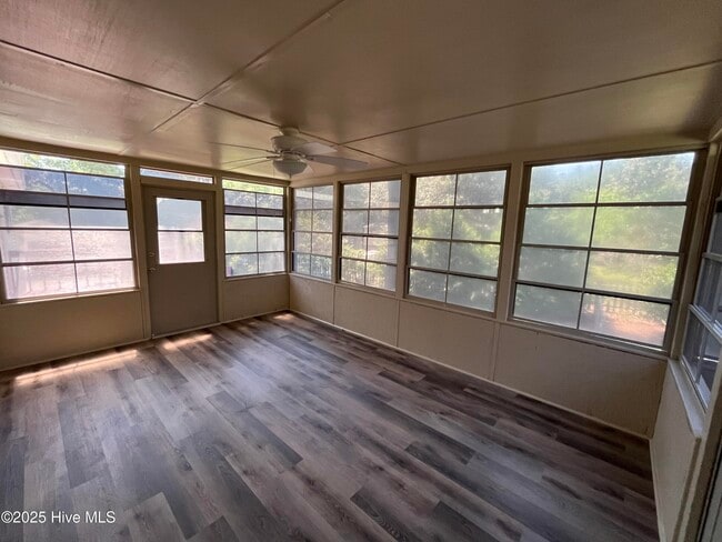 Building Photo - 112 Elsie Dr