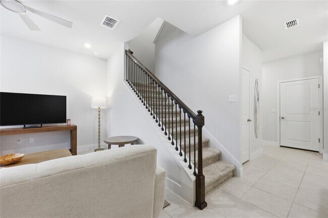 Building Photo - 6917 Five Oaks Dr