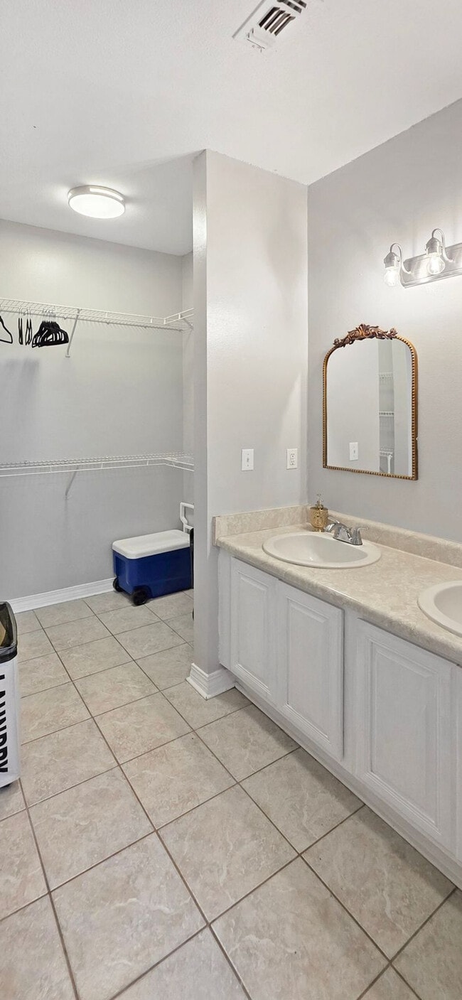 Building Photo - 1805 Irish Hill Dr