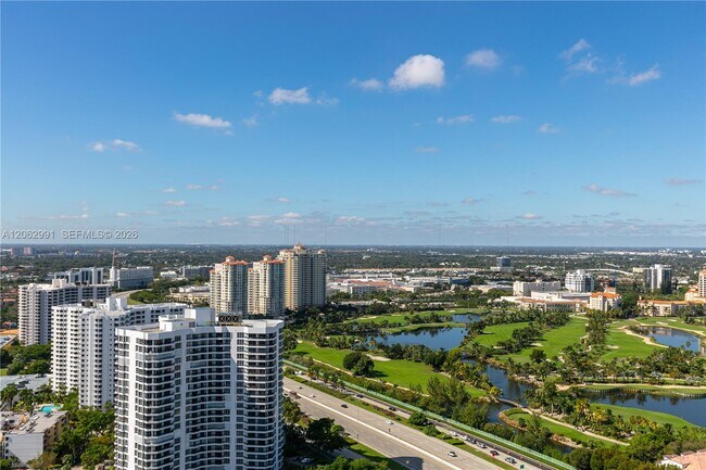 Building Photo - 3500 Mystic Pointe Dr