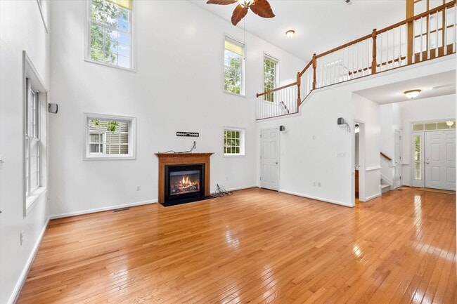Building Photo - 4107 Lakeview Pkwy